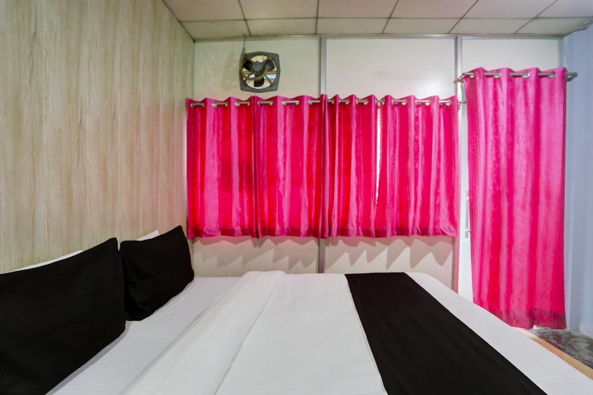 Collection O Harsh Hotel & Restaurant 비와디 외부 사진